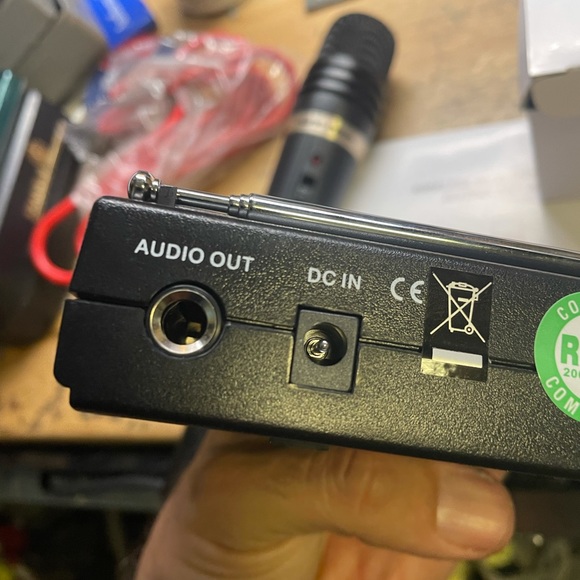 Wireless microphone set by Topp pro gear .
Vocal microphone - Picture 8 of 8